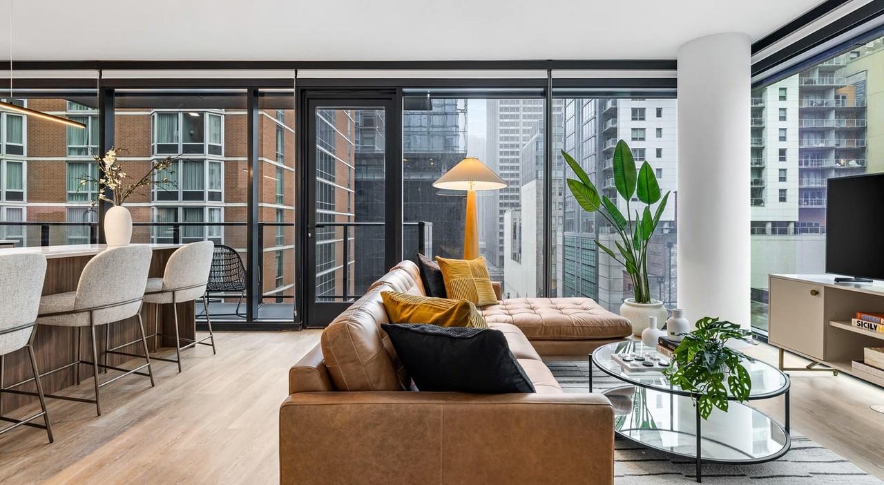 218 E Grand Ave #2-2 - Photo 3 of 19