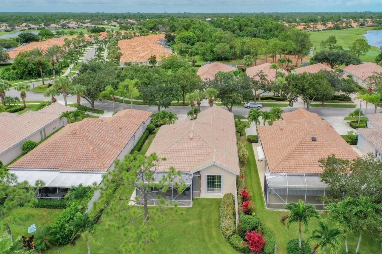 8533 Se Palm Hammock Ln - Photo 3 of 39