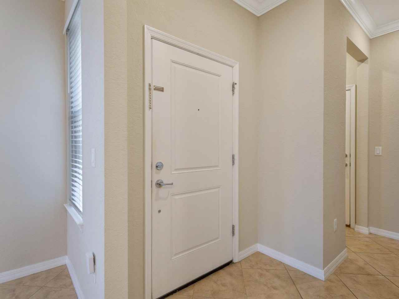 2366 Byron St - Photo 4 of 50