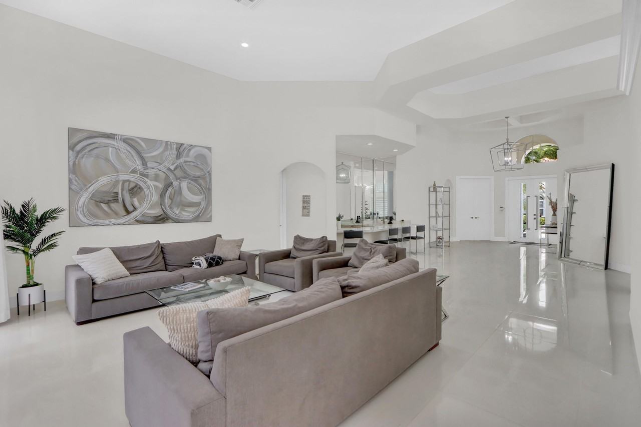 6564 Somerset Cir - Photo 3 of 34