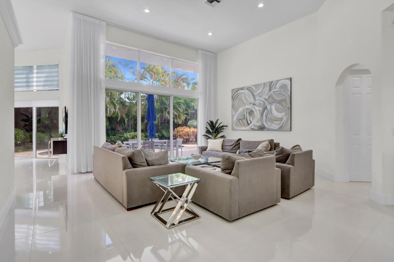 6564 Somerset Cir - Photo 4 of 34