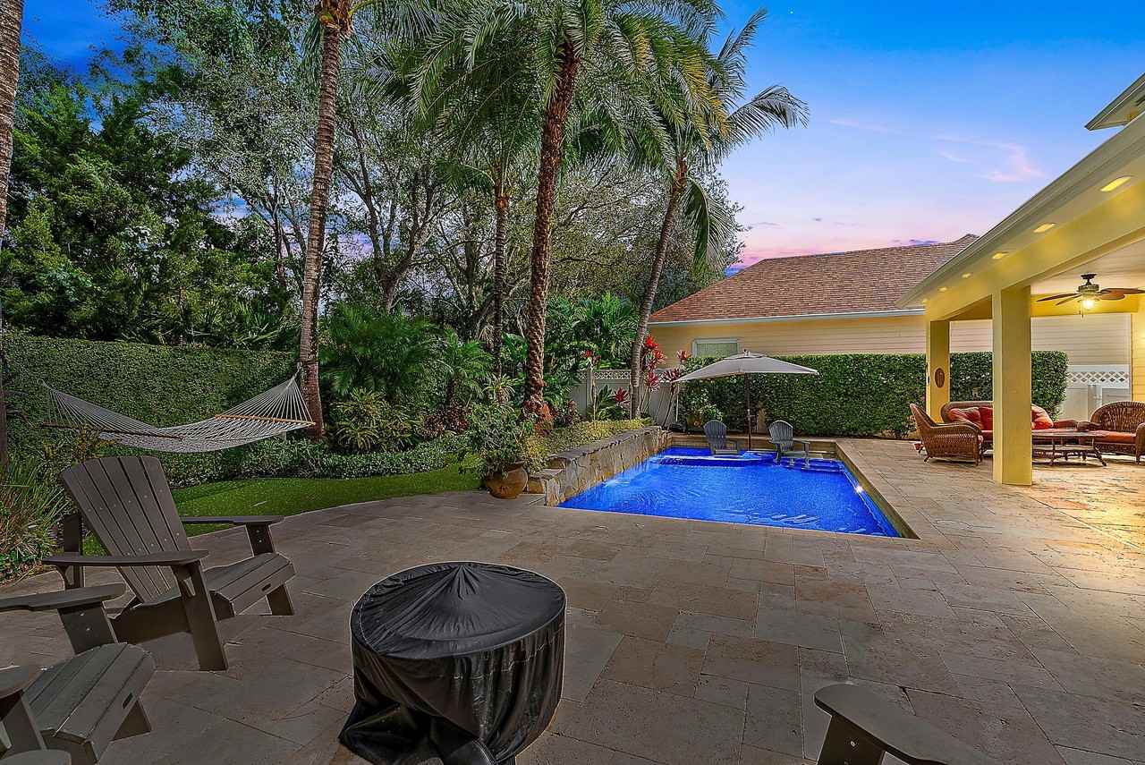 140 Sweet Bay Cir - Photo 3 of 36