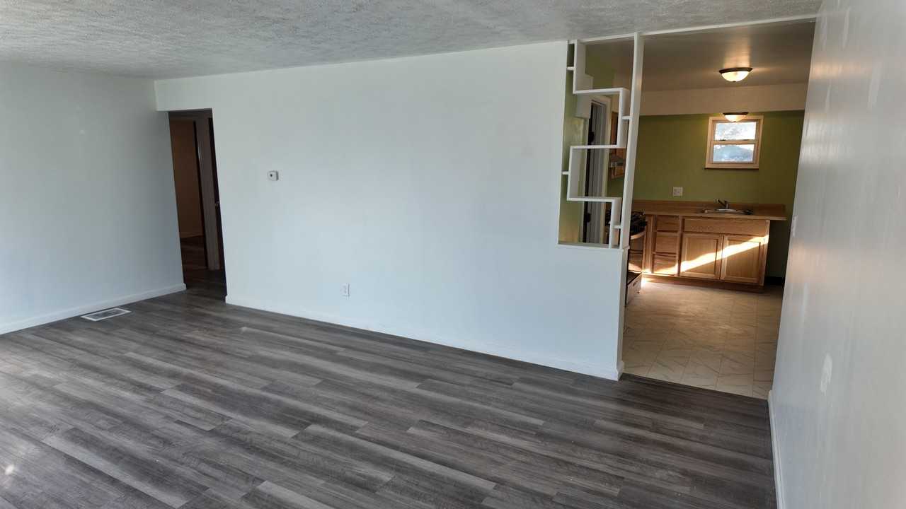 2660 Sandhurst Dr - Photo 3 of 11