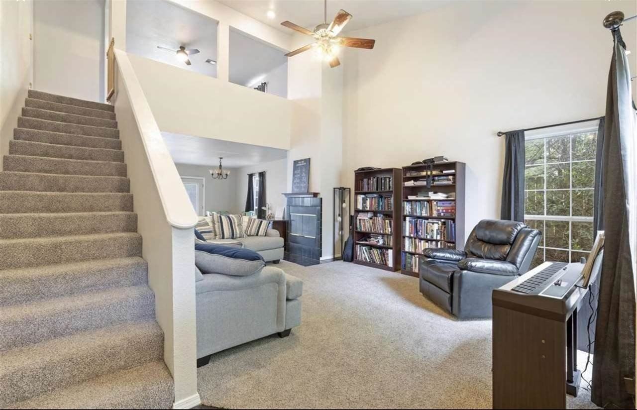 2209 Post Oak Dr - Photo 3 of 36