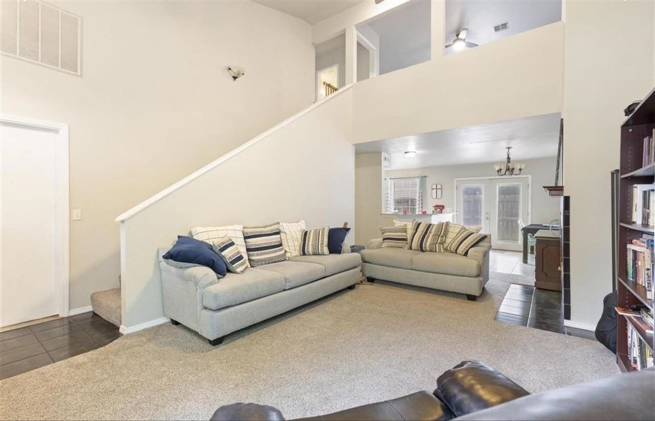 2209 Post Oak Dr - Photo 4 of 36