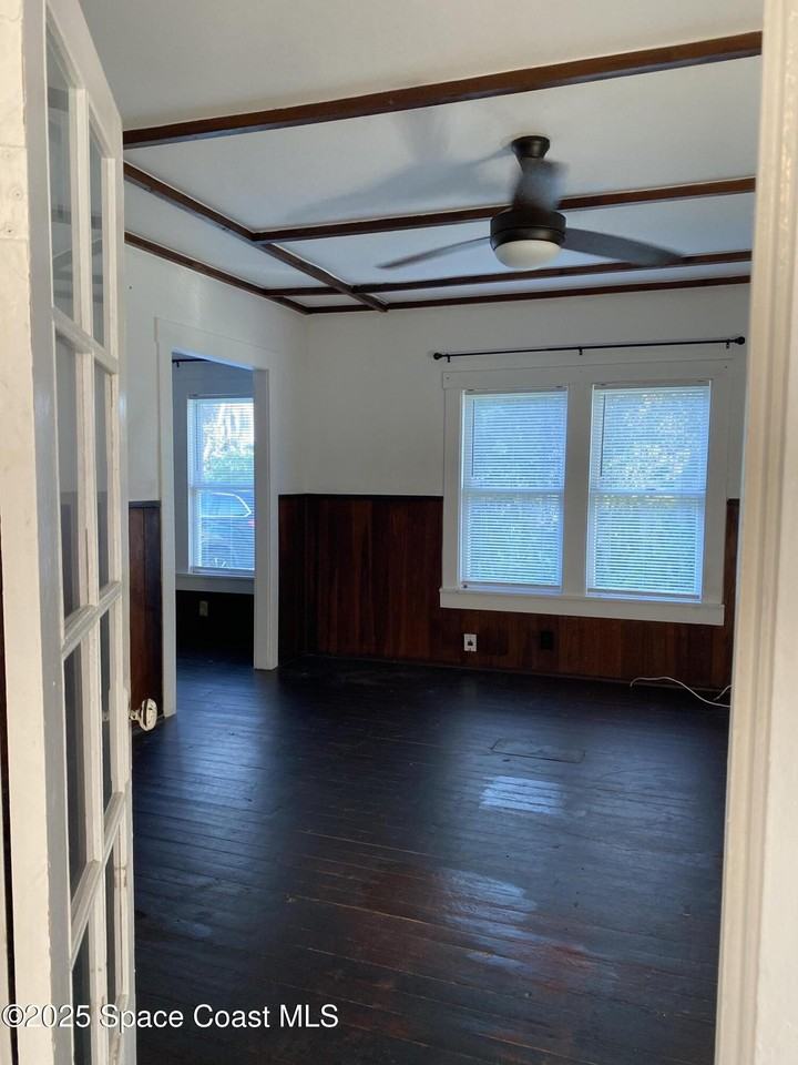 1903 Fletcher St - Photo 4 of 13