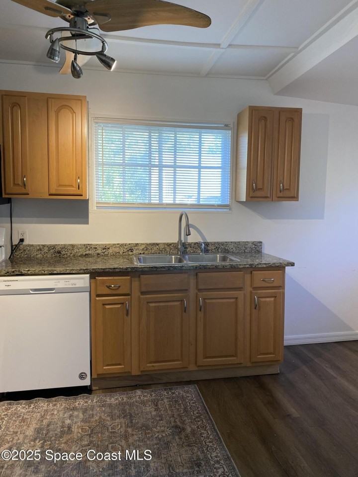 1903 Fletcher St - Photo 6 of 13