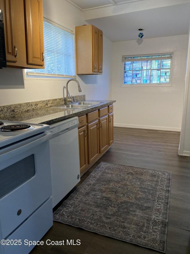 1903 Fletcher St - Photo 7 of 13