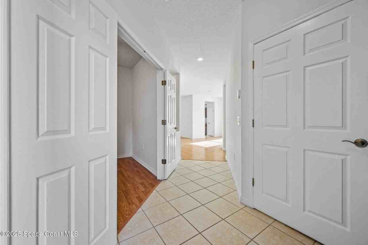 501 Trotter Ln Apt 101 #101 - Photo 4 of 40