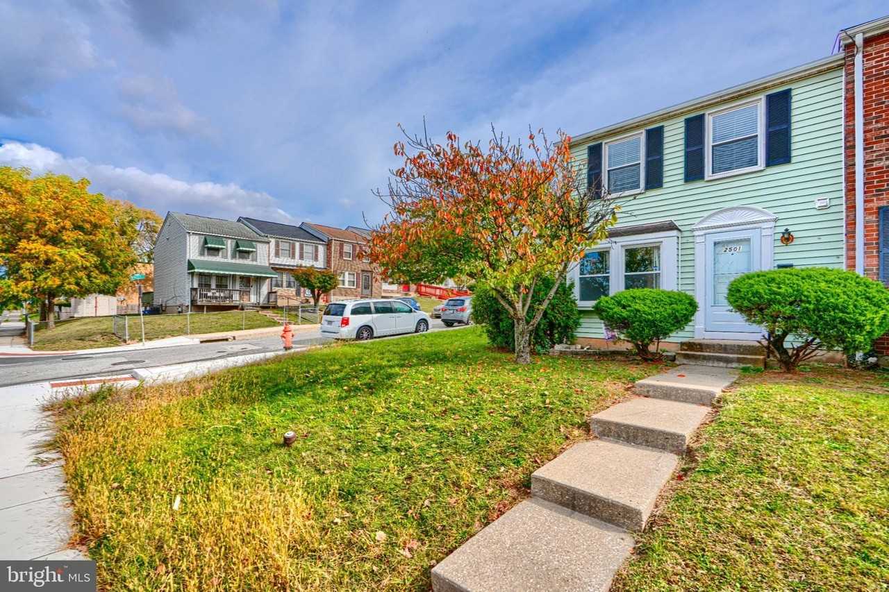 2501 S Paca St - Photo 2 of 24