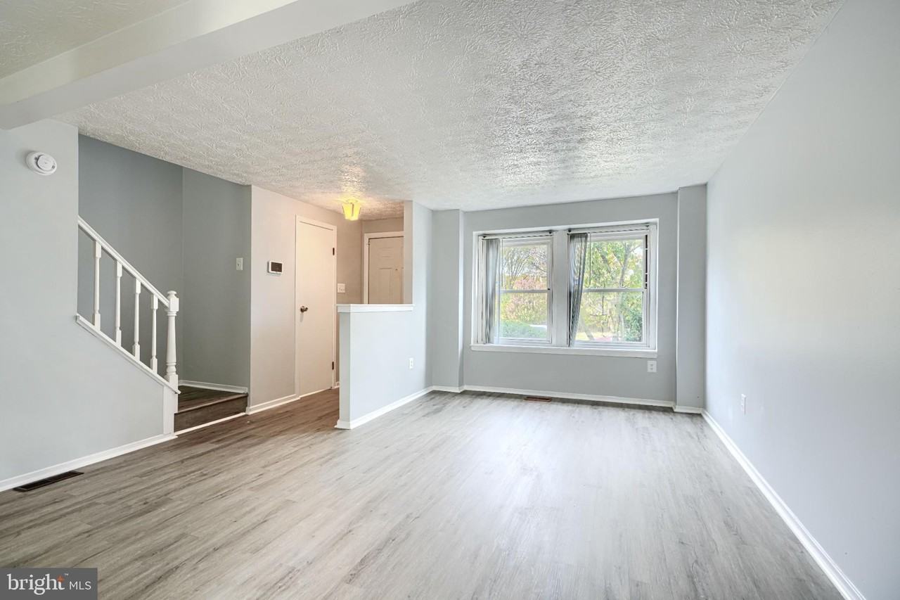 2501 S Paca St - Photo 5 of 24