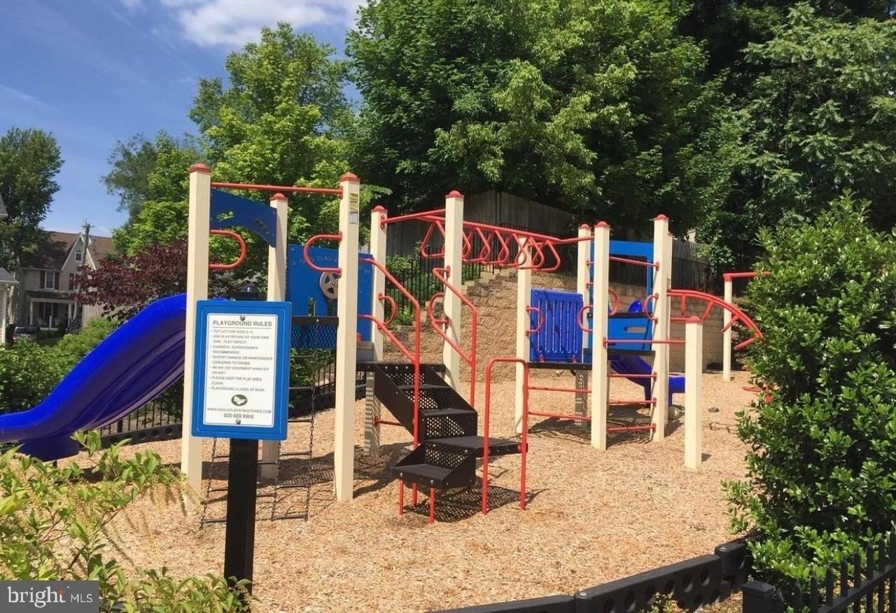 81 Linden Pl - Photo 3 of 27