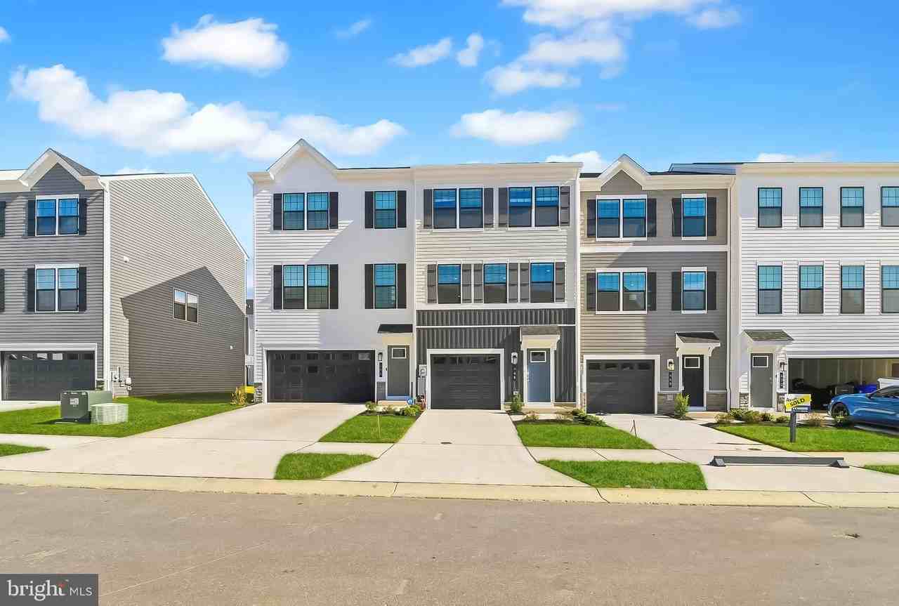 466 Still Feather Ave - Photo 2 of 39