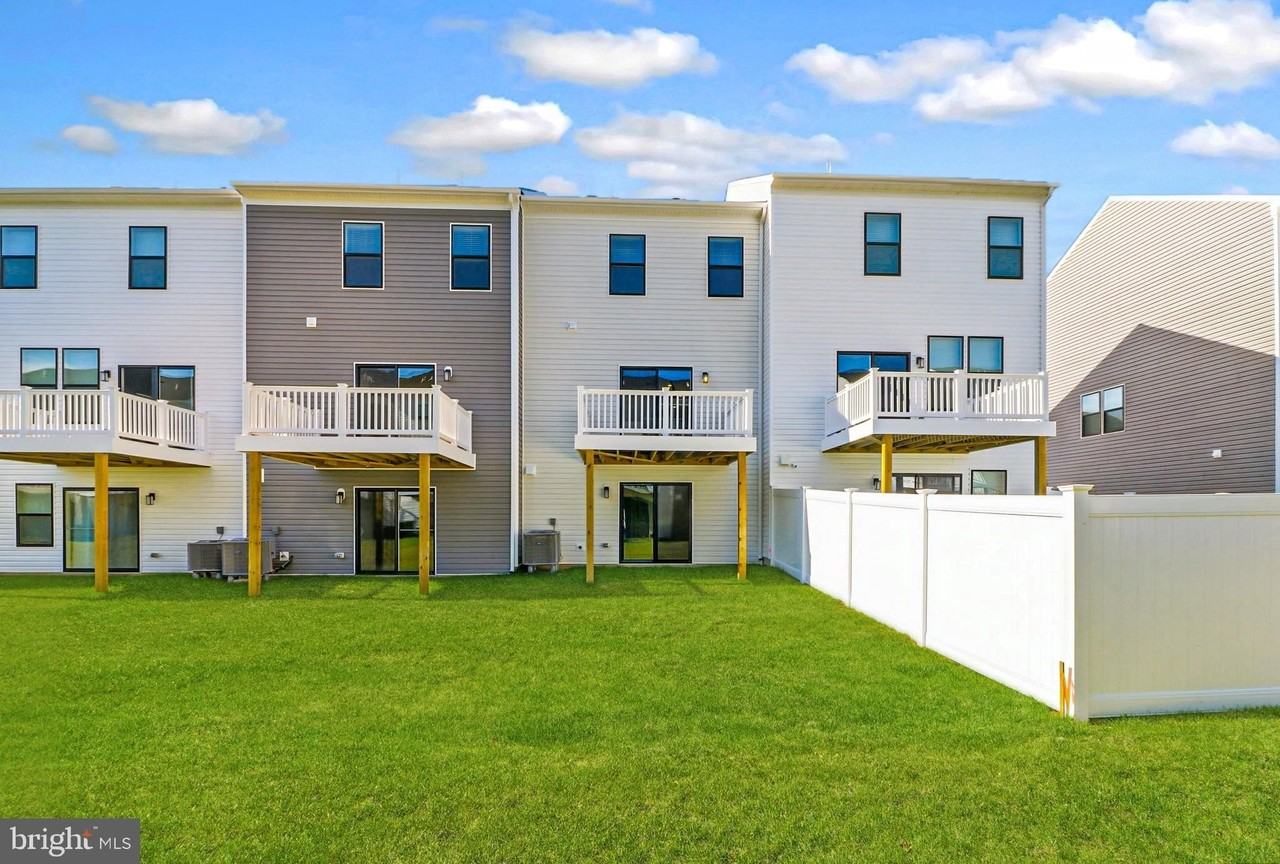 466 Still Feather Ave - Photo 6 of 39