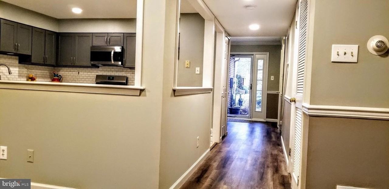 305 Berkshire Way - Photo 2 of 12