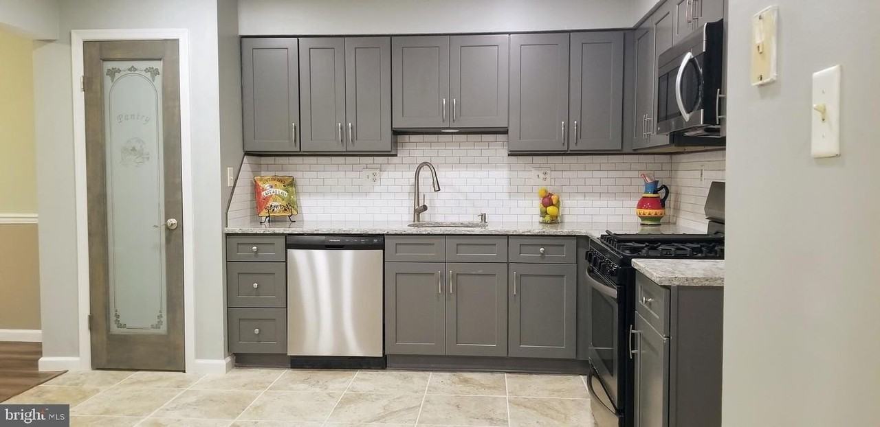 305 Berkshire Way - Photo 3 of 12