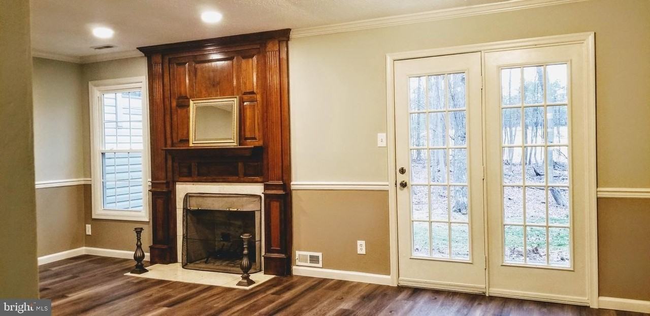 305 Berkshire Way - Photo 4 of 12