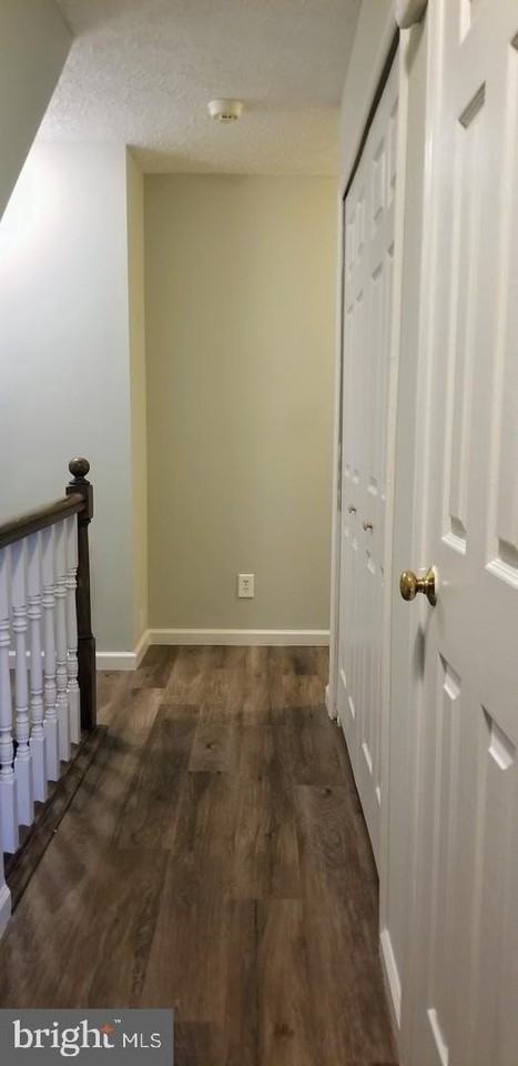 305 Berkshire Way - Photo 6 of 12