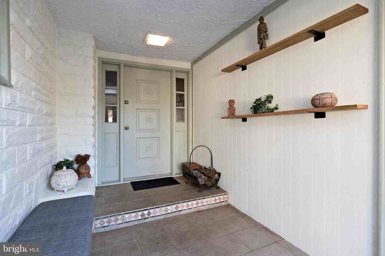 46 Roosevelt Ave - Photo 4 of 36