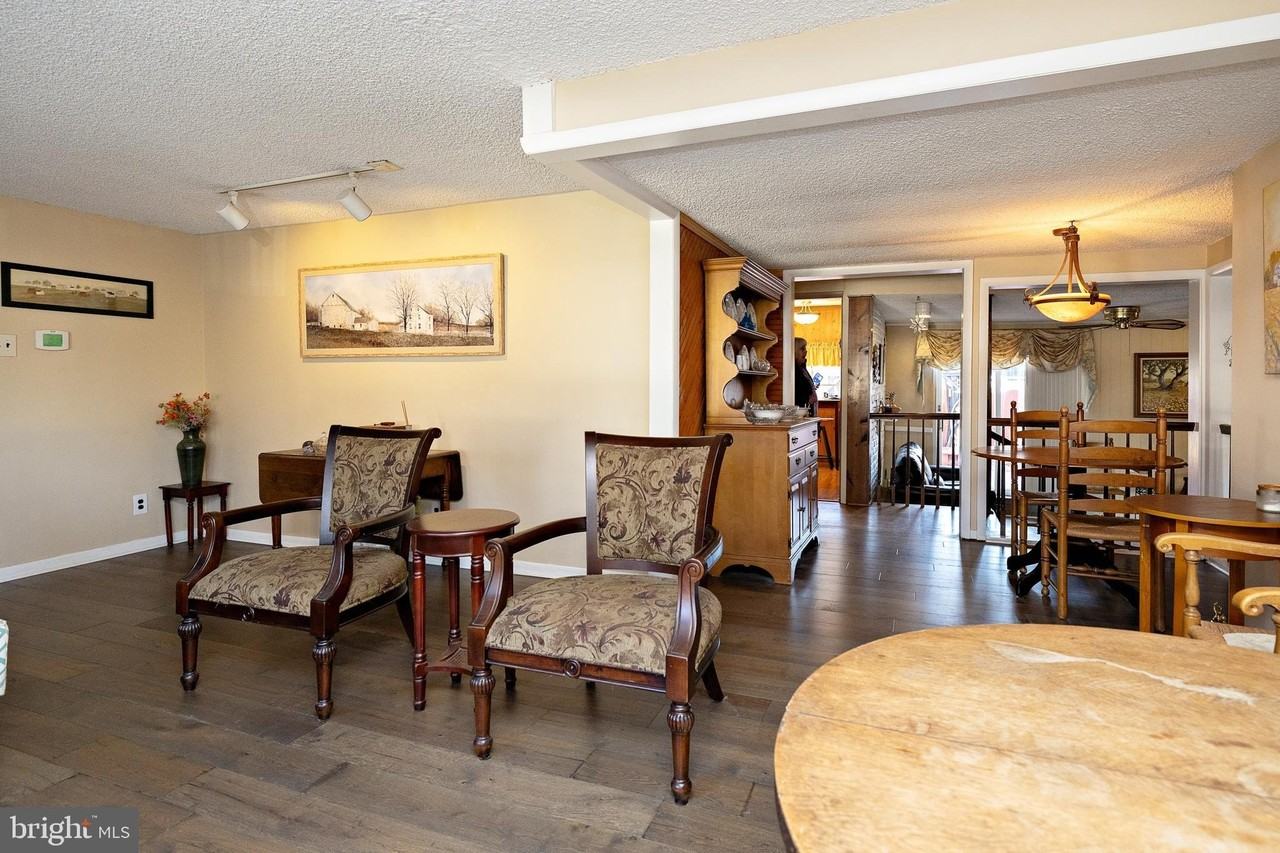 46 Roosevelt Ave - Photo 6 of 36