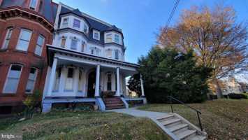 featured image of 634 Centre Ave Apt 4 #4