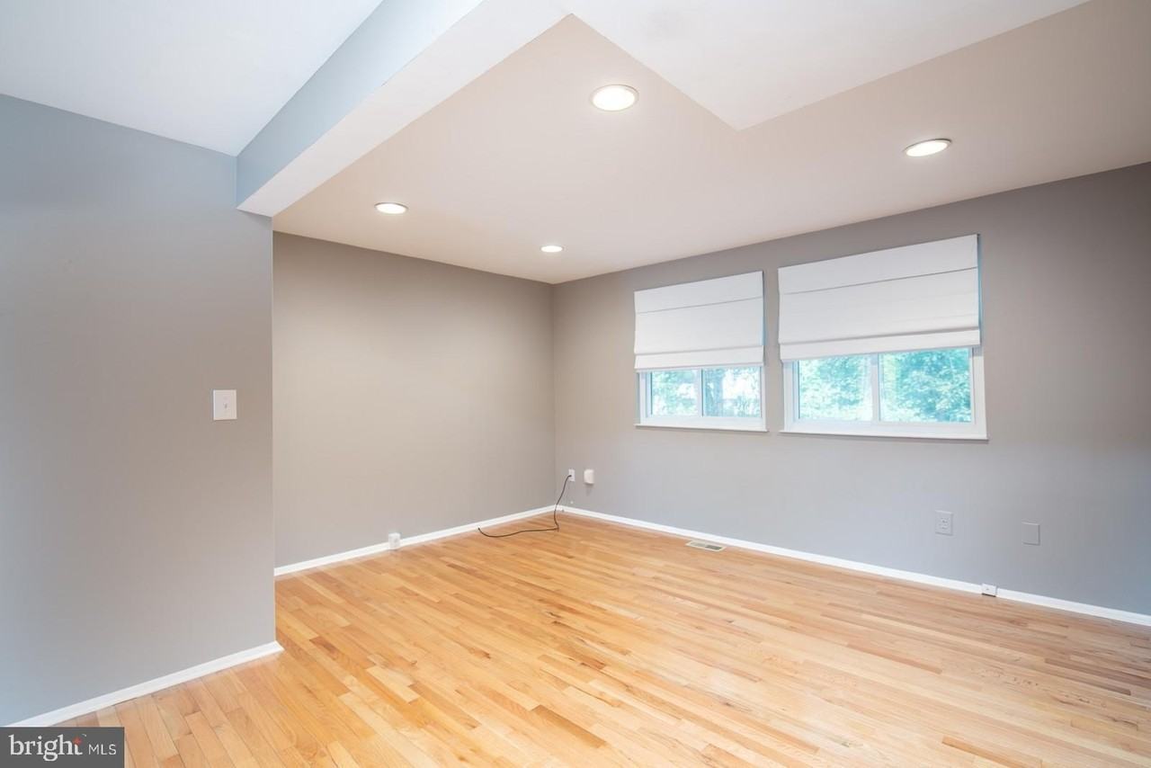 2811 Middleboro Dr - Photo 2 of 28