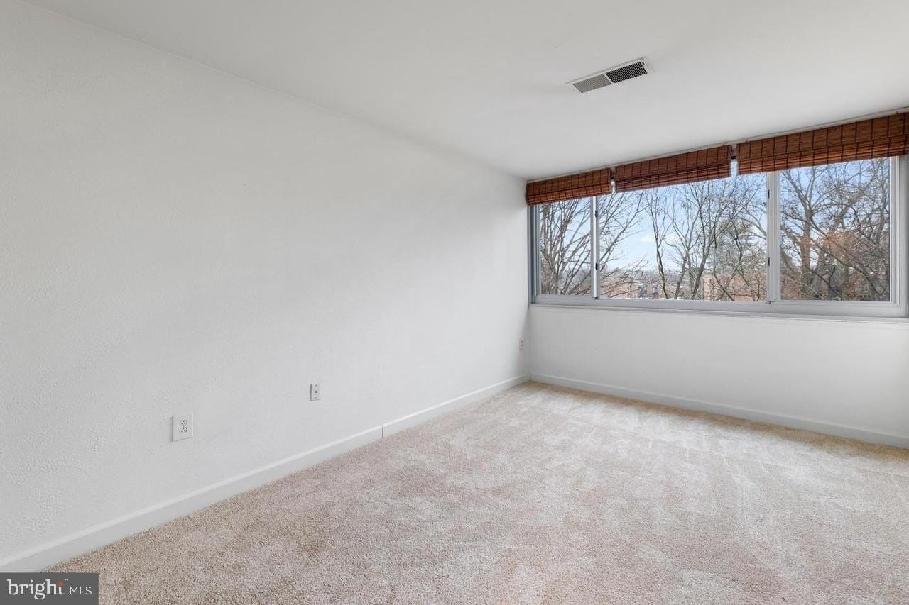 4420 Briarwood Ct N - Photo 4 of 9