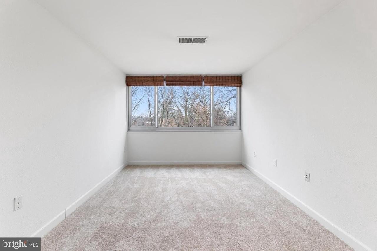 4420 Briarwood Ct N - Photo 5 of 9