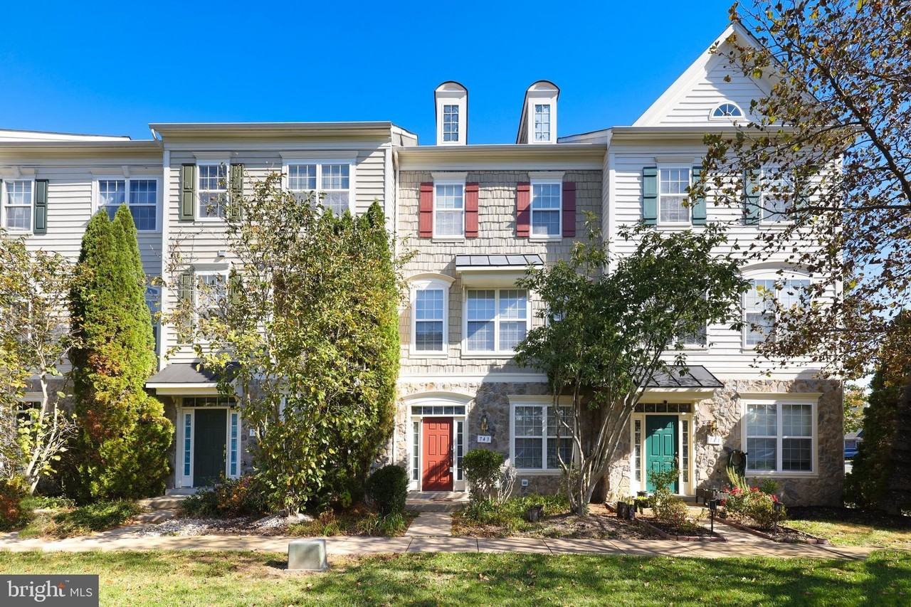 743 Collington Ct - Photo 4 of 41