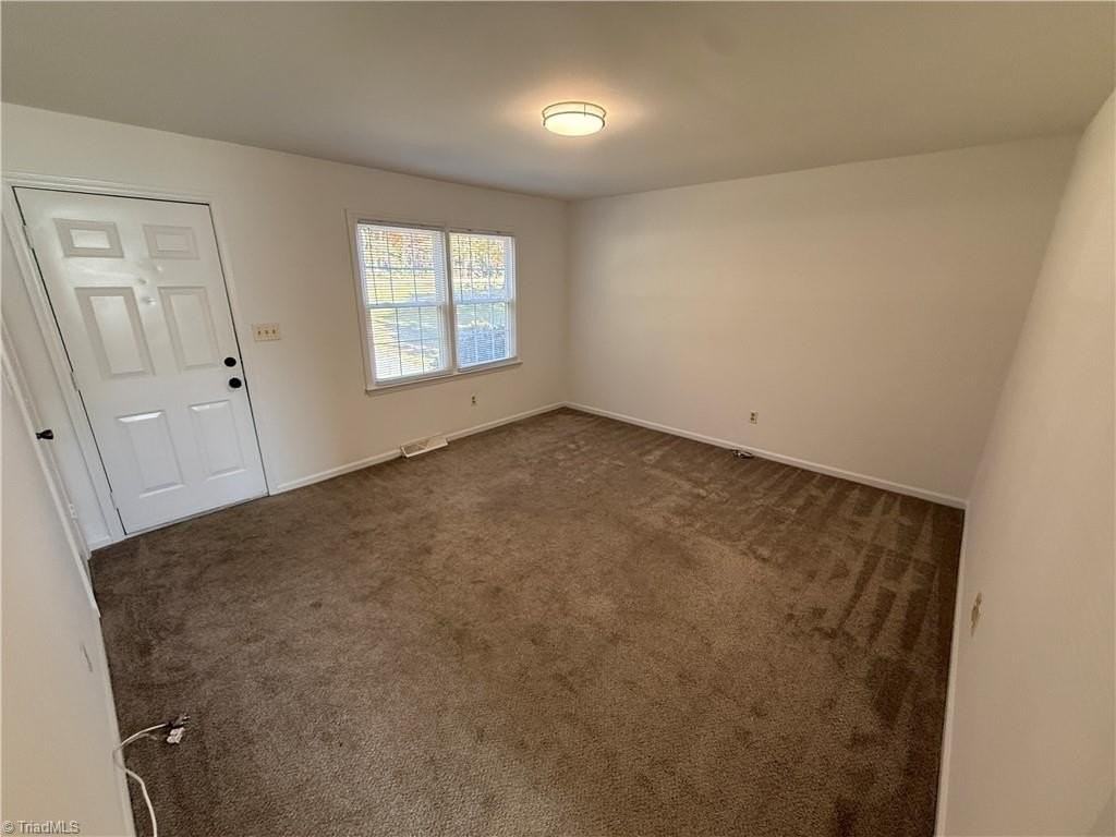 1688 Guilford Dr - Photo 2 of 12