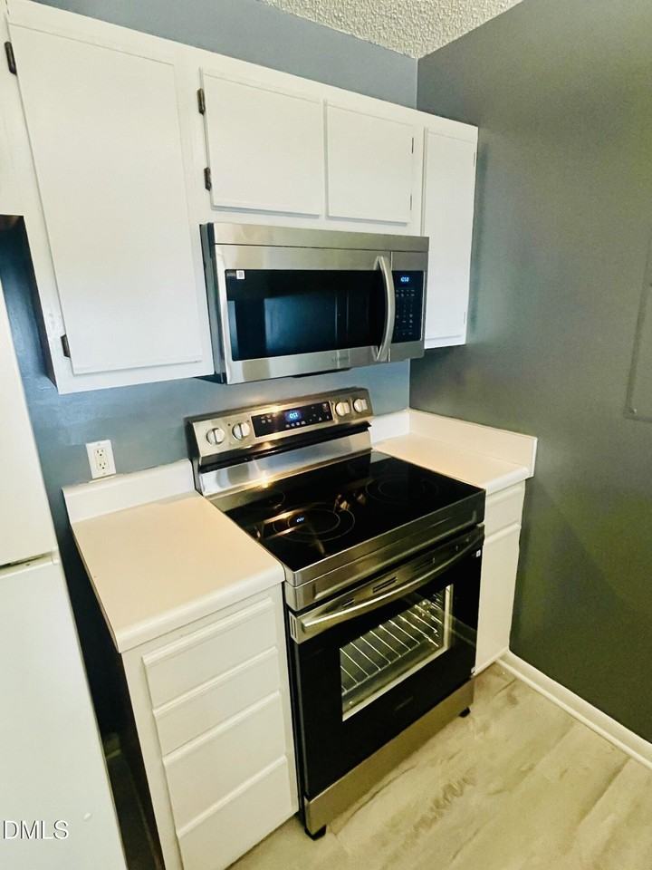 1230 University Ct Apt 204 #204 - Photo 2 of 17