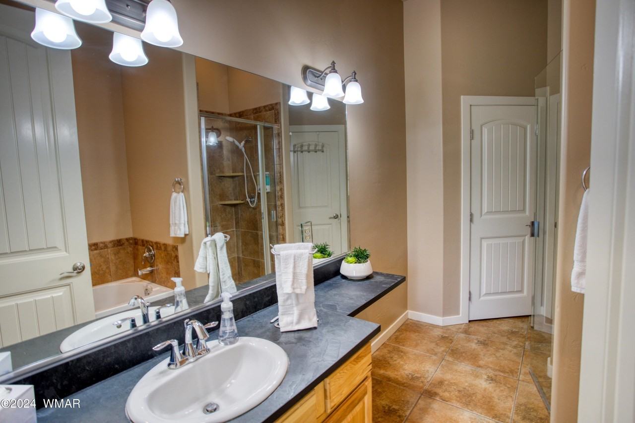 1400 W Navajo Ln Unit 18 #18 - Photo 7 of 14