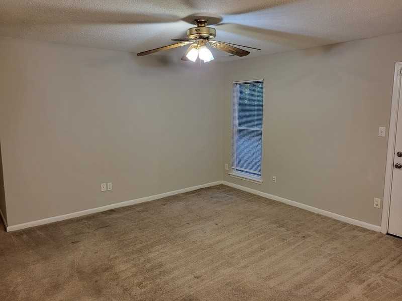 6820 N Ridge Ct - Photo 5 of 11