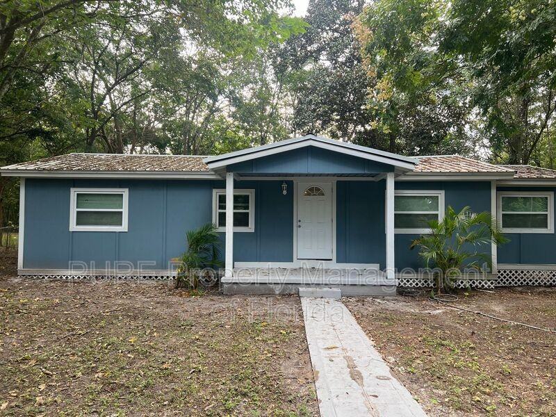 940 Ne 36th St - Photo 3 of 20