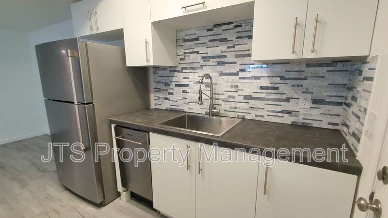 10402 S White Rock Rd - Photo 3 of 21