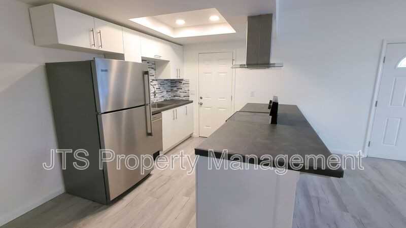 10402 S White Rock Rd - Photo 4 of 21