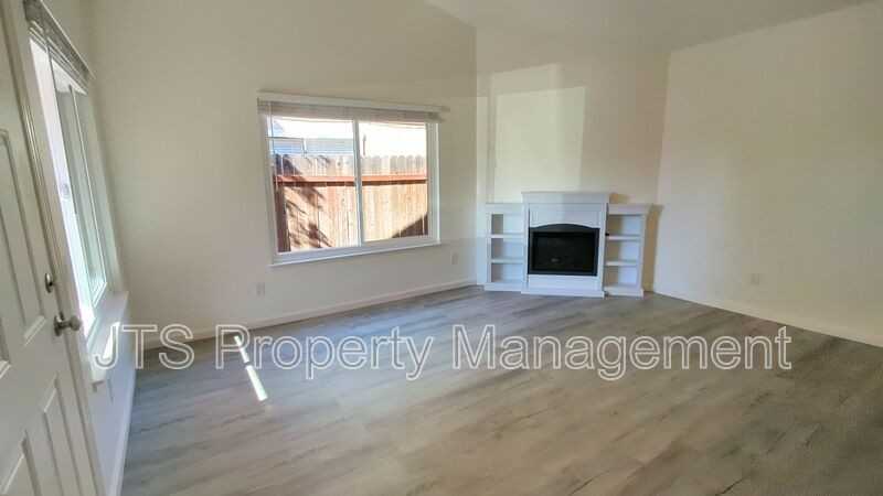 10402 S White Rock Rd - Photo 7 of 21