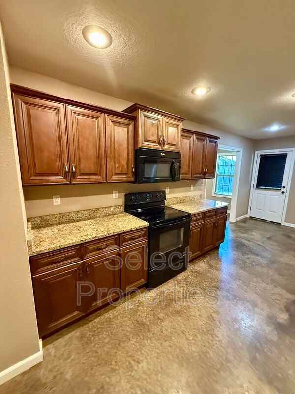 206 S Bernis St - Photo 5 of 12