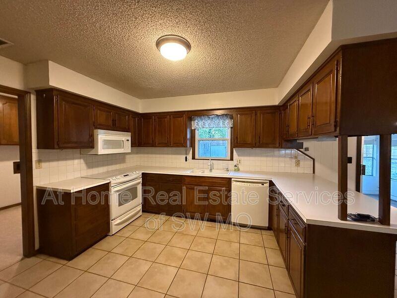 1217 E Sunset Ct - Photo 6 of 15