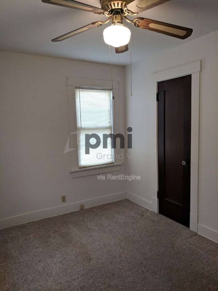 2284 E Clay St - Photo 2 of 10