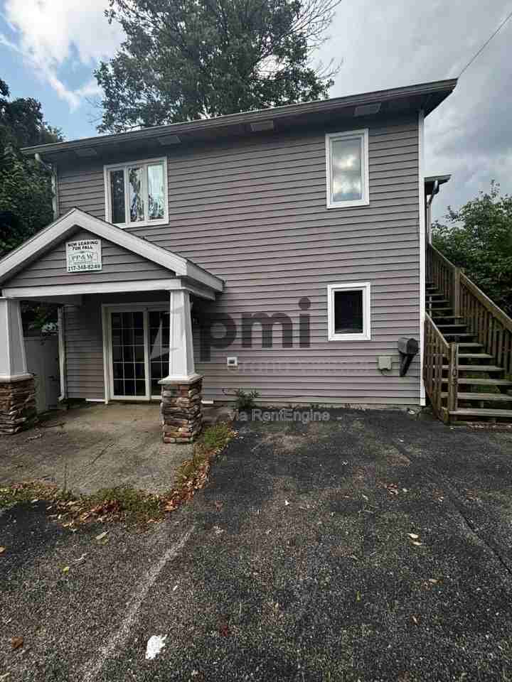 1103 6th St - Photo 2 of 10