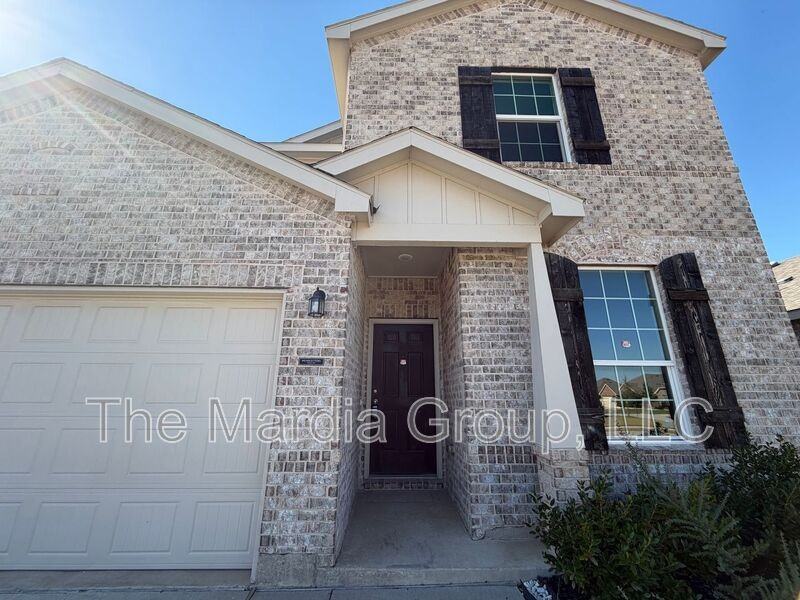 2006 Hummingbird St - Photo 4 of 23