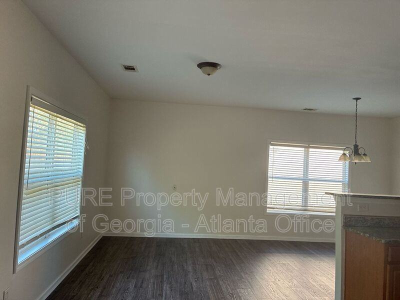 1424 Saphire Dr - Photo 5 of 30