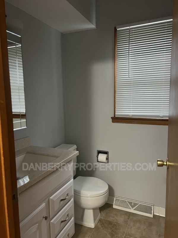 4126 Newcastle Dr - Photo 4 of 16