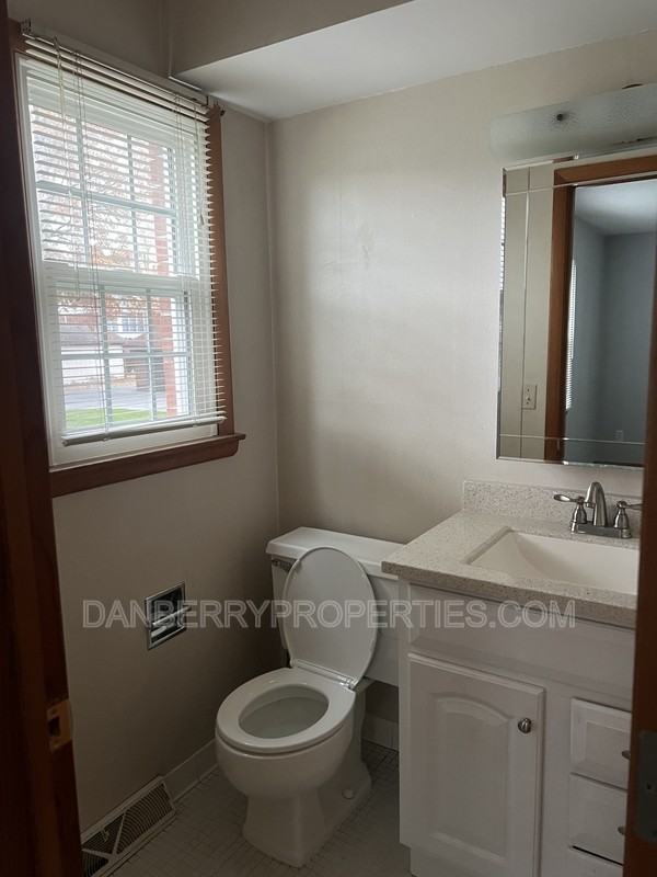 4126 Newcastle Dr - Photo 5 of 16