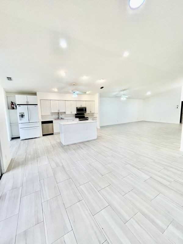 7818 Stirling Bridge Blvd S - Photo 3 of 9