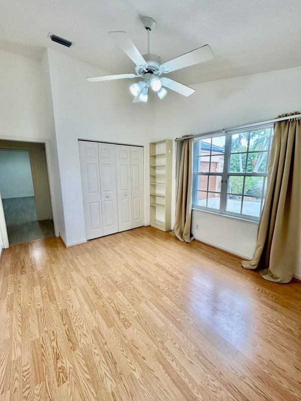 7818 Stirling Bridge Blvd S - Photo 4 of 9