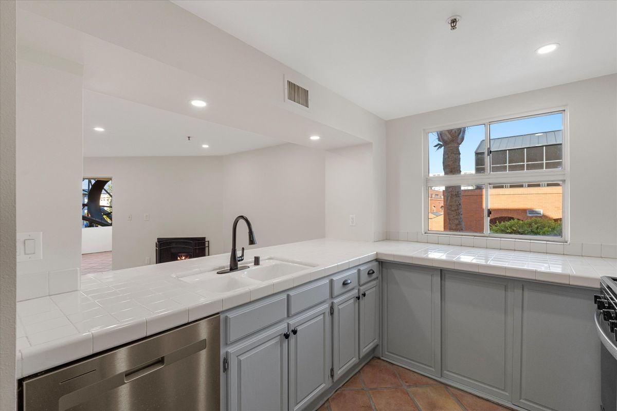 235 Main St ##121 - Photo 4 of 32