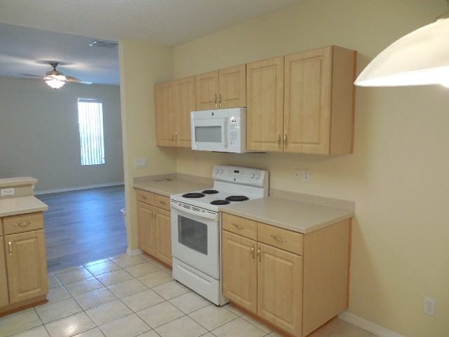 14501 Silversmith Cir - Photo 4 of 32