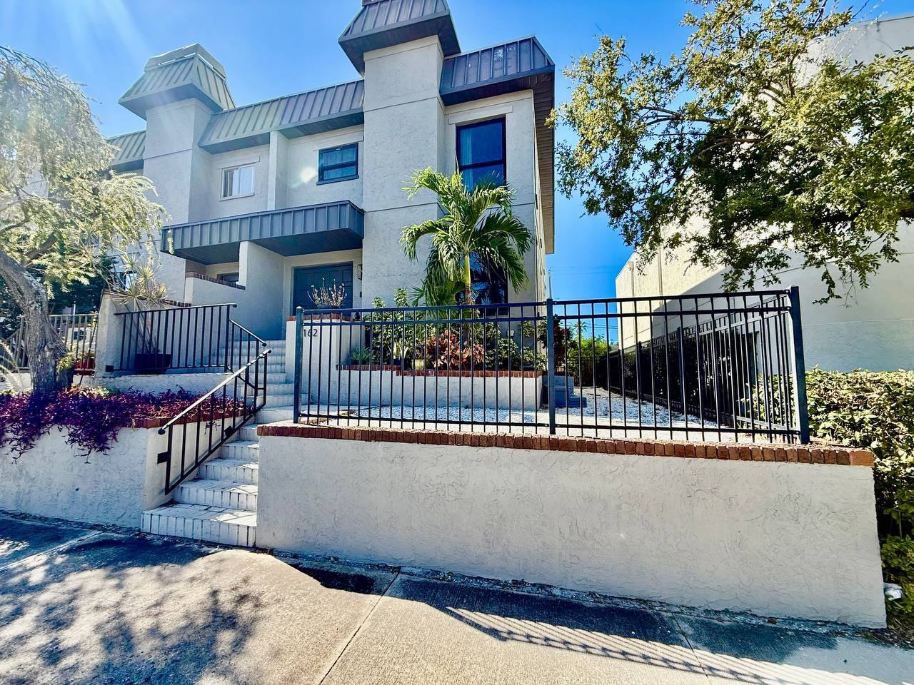 162 E Davis Blvd - Photo 2 of 44